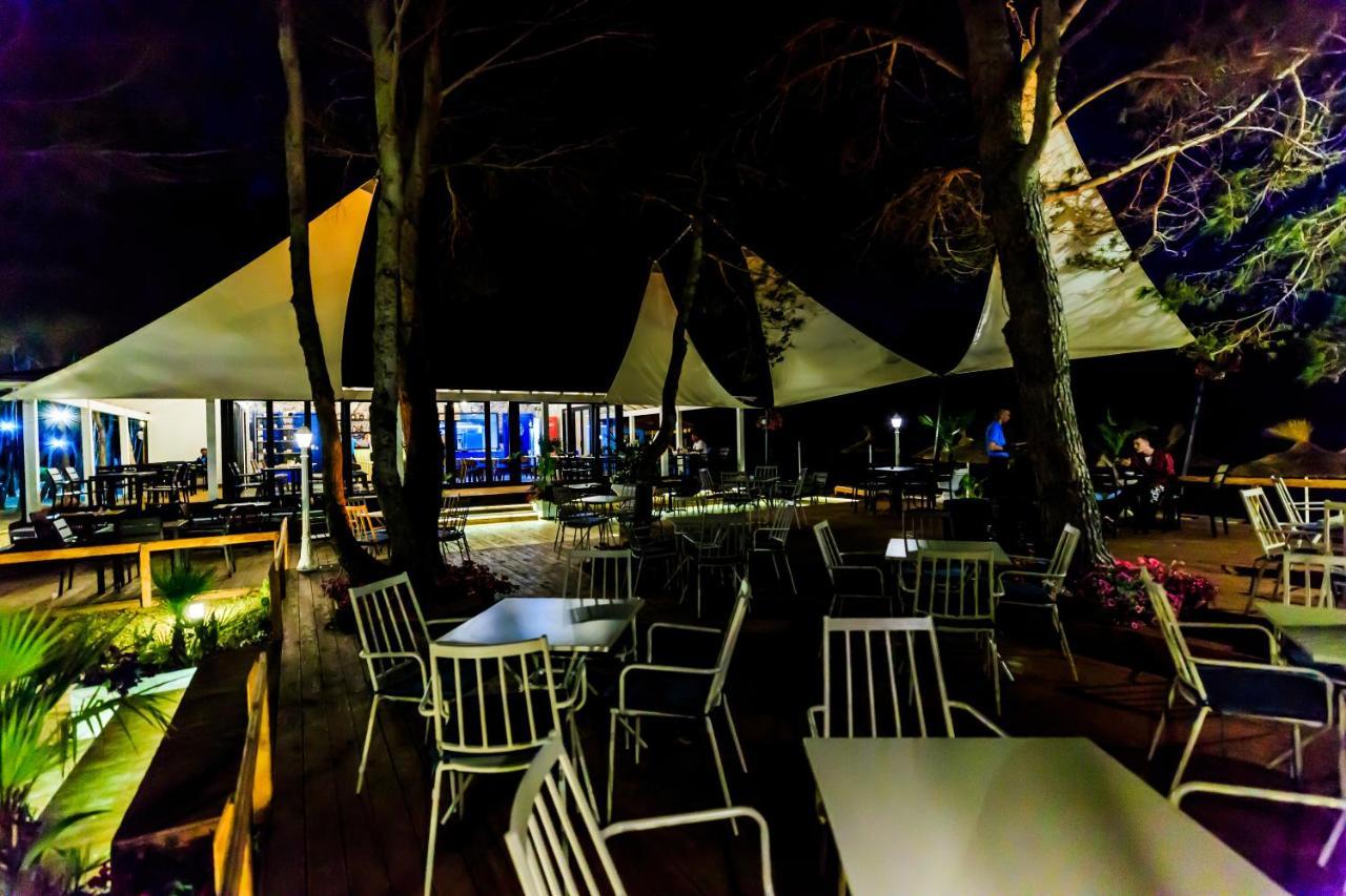 ECUADOR Resort Zverneci Exterior foto